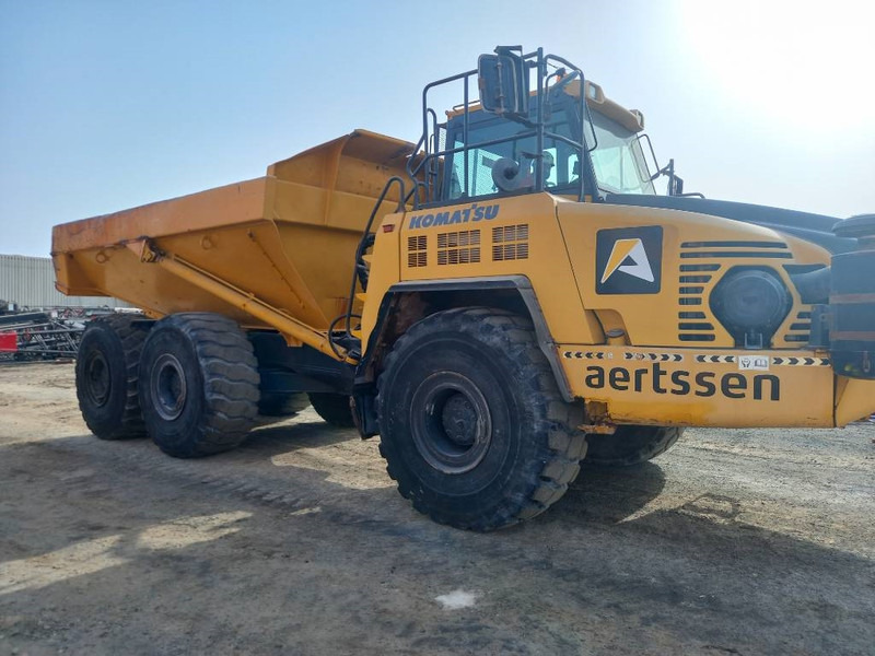 Komatsu HM400-3R (4 pcs available in Abu Dhabi) - Csuklós dömper: 2 kép. Komatsu HM400-3R (4 pcs available in Abu Dhabi) - Csuklós dömper: 2 kép.