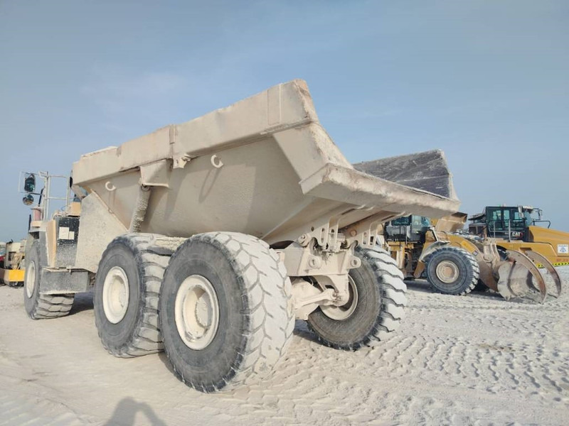 Komatsu HM400-3R (4 pieces available in Abu Dhabi) - Csuklós dömper: 5 kép. Komatsu HM400-3R (4 pieces available in Abu Dhabi) - Csuklós dömper: 5 kép.