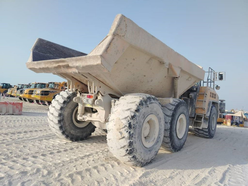 Komatsu HM400-3R (4 pieces available in Abu Dhabi) - Csuklós dömper: 5 kép. Komatsu HM400-3R (4 pieces available in Abu Dhabi) - Csuklós dömper: 5 kép.
