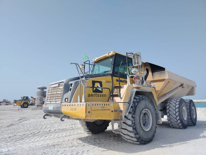 Komatsu HM400-3R (4 pieces available in Abu Dhabi) - Csuklós dömper: 3 kép. Komatsu HM400-3R (4 pieces available in Abu Dhabi) - Csuklós dömper: 3 kép.