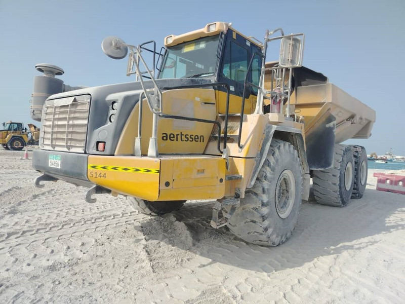 Komatsu HM400-3R (4 pieces available in Abu Dhabi) - Csuklós dömper: 3 kép. Komatsu HM400-3R (4 pieces available in Abu Dhabi) - Csuklós dömper: 3 kép.