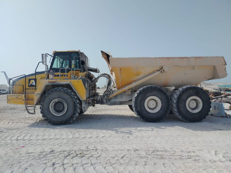 Komatsu HM400-3R (4 pieces available in Abu Dhabi) - Csuklós dömper: 1 kép. Komatsu HM400-3R (4 pieces available in Abu Dhabi) - Csuklós dömper: 1 kép.