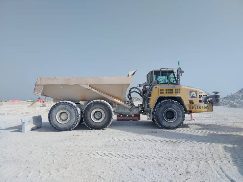 Komatsu HM400-3R (4 pieces available in Abu Dhabi) - Csuklós dömper: 2 kép. Komatsu HM400-3R (4 pieces available in Abu Dhabi) - Csuklós dömper: 2 kép.