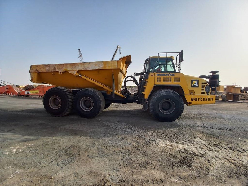 Komatsu HM400-3R (4pcs available in Abu Dhabi) - Csuklós dömper: 3 kép. Komatsu HM400-3R (4pcs available in Abu Dhabi) - Csuklós dömper: 3 kép.