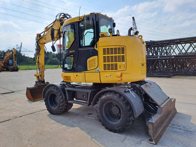 Komatsu PW118MR-11 - Gumikerekes kotró: 2 kép. Komatsu PW118MR-11 - Gumikerekes kotró: 2 kép.