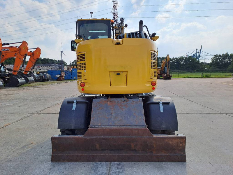 Komatsu PW118MR-11 - Gumikerekes kotró: 3 kép. Komatsu PW118MR-11 - Gumikerekes kotró: 3 kép.