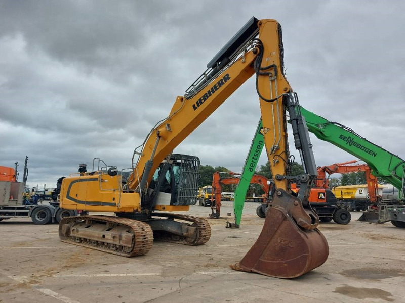 Liebherr R 936 LC - Lánctalpas kotró: 3 kép. Liebherr R 936 LC - Lánctalpas kotró: 3 kép.