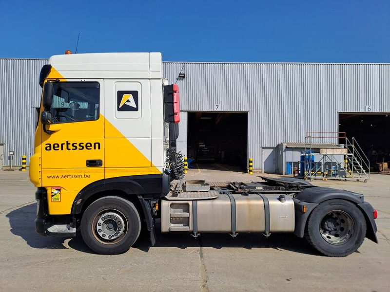 DAF FT XF480 Space cab - Nyergesvontató: 2 kép. DAF FT XF480 Space cab - Nyergesvontató: 2 kép.