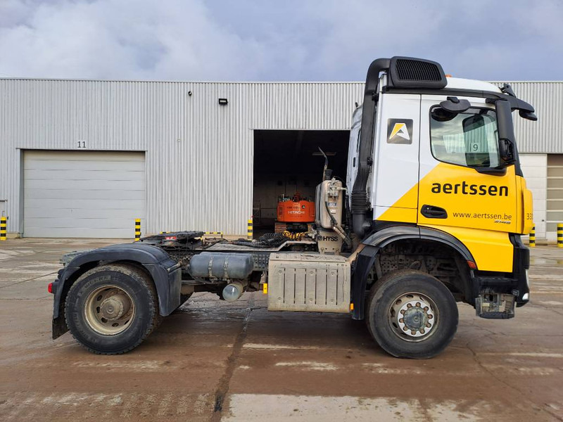 Mercedes-Benz Arocs 2045 - Nyergesvontató: 5 kép. Mercedes-Benz Arocs 2045 - Nyergesvontató: 5 kép.