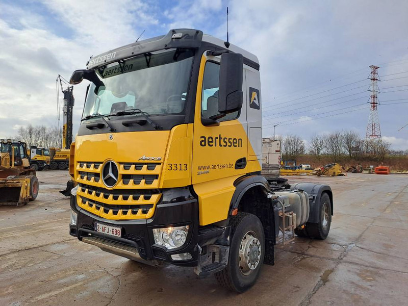 Mercedes-Benz Arocs 2045 - Nyergesvontató: 1 kép. Mercedes-Benz Arocs 2045 - Nyergesvontató: 1 kép.