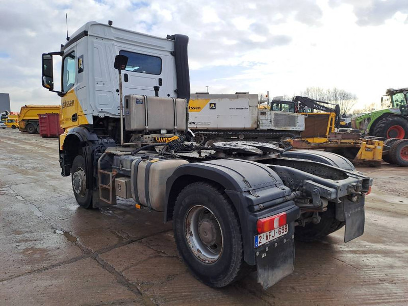 Mercedes-Benz Arocs 2045 - Nyergesvontató: 2 kép. Mercedes-Benz Arocs 2045 - Nyergesvontató: 2 kép.