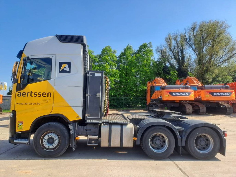 Volvo FH13/540 - Nyergesvontató: 2 kép. Volvo FH13/540 - Nyergesvontató: 2 kép.