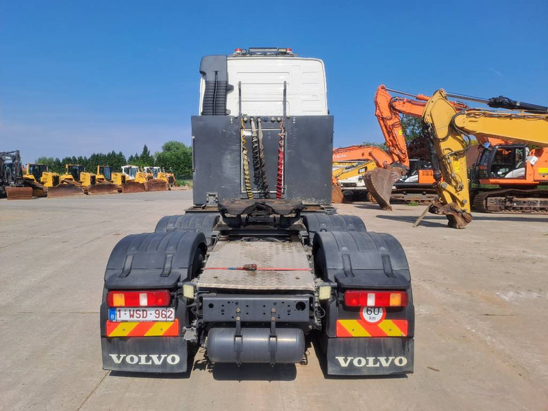 Volvo FH13/540 - Nyergesvontató: 4 kép. Volvo FH13/540 - Nyergesvontató: 4 kép.