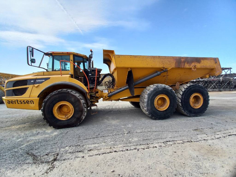 Volvo A40F (Abu dhabi) - Csuklós dömper: 1 kép. Volvo A40F (Abu dhabi) - Csuklós dömper: 1 kép.