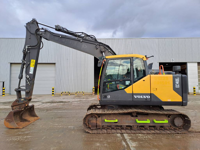 Volvo EC140EL - Lánctalpas kotró: 1 kép. Volvo EC140EL - Lánctalpas kotró: 1 kép.