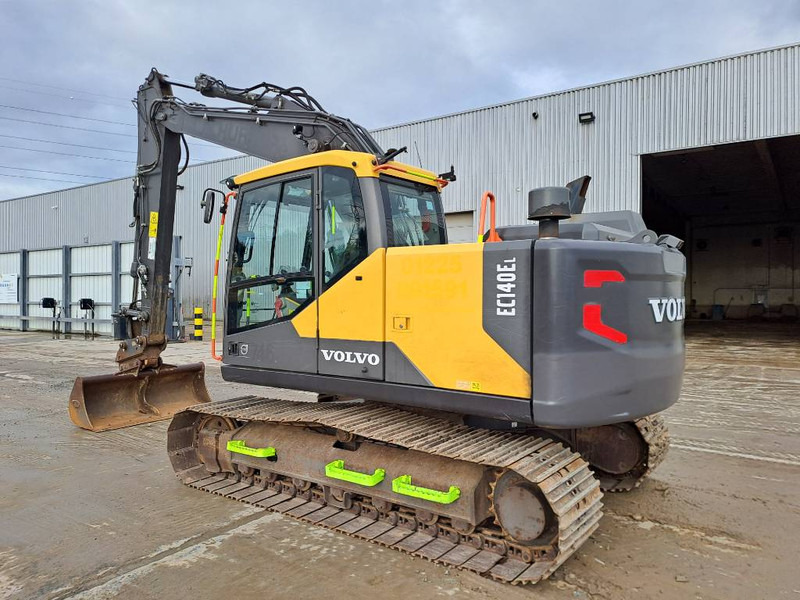 Volvo EC140EL - Lánctalpas kotró: 2 kép. Volvo EC140EL - Lánctalpas kotró: 2 kép.