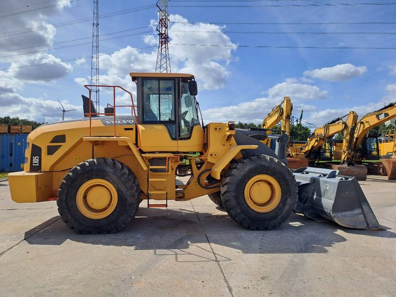 Volvo L 105 - Gumikerekes homlokrakodó: 5 kép. Volvo L 105 - Gumikerekes homlokrakodó: 5 kép.