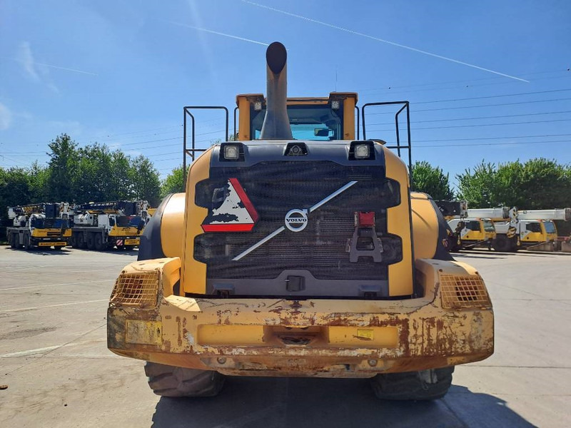 Volvo L 180 G - Gumikerekes homlokrakodó: 3 kép. Volvo L 180 G - Gumikerekes homlokrakodó: 3 kép.