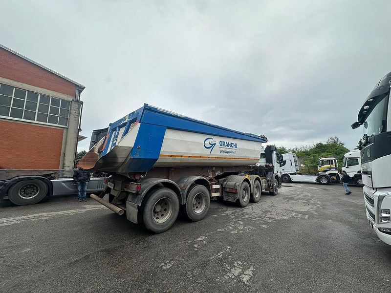 Mercedes-Benz ACTROS 3344 - Félpótkocsi billenőplatós: 2 kép. Mercedes-Benz ACTROS 3344 - Félpótkocsi billenőplatós: 2 kép.