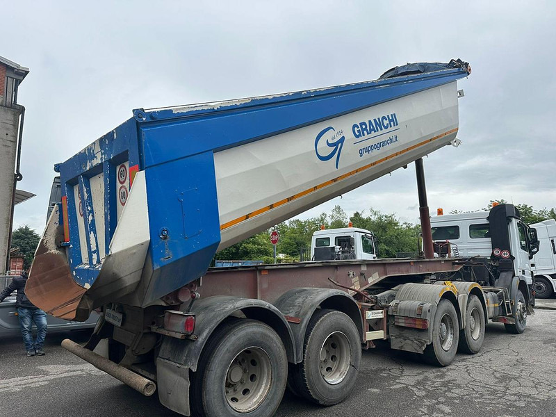 Mercedes-Benz ACTROS 3344 - Félpótkocsi billenőplatós: 3 kép. Mercedes-Benz ACTROS 3344 - Félpótkocsi billenőplatós: 3 kép.