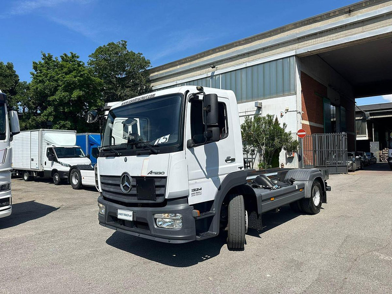 Mercedes-Benz Atego 13.23 - Alvaz teherautó: 1 kép. Mercedes-Benz Atego 13.23 - Alvaz teherautó: 1 kép.
