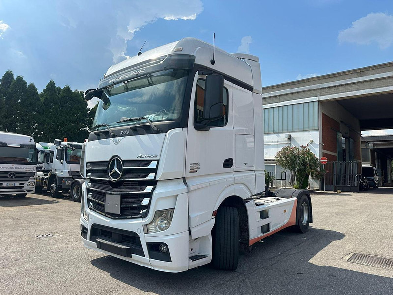 Mercedes-Benz Actros 1845 - Nyergesvontató: 1 kép. Mercedes-Benz Actros 1845 - Nyergesvontató: 1 kép.