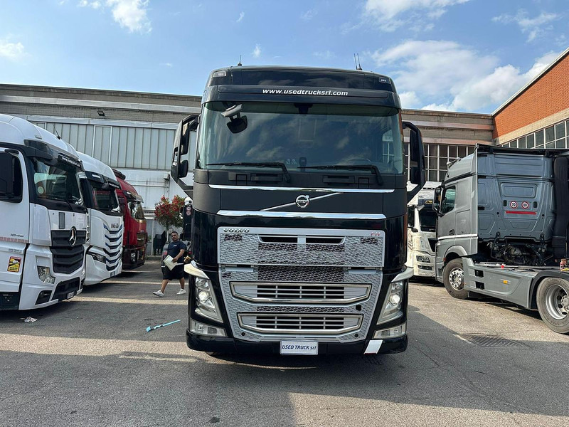 Volvo FH 460 - Nyergesvontató: 3 kép. Volvo FH 460 - Nyergesvontató: 3 kép.