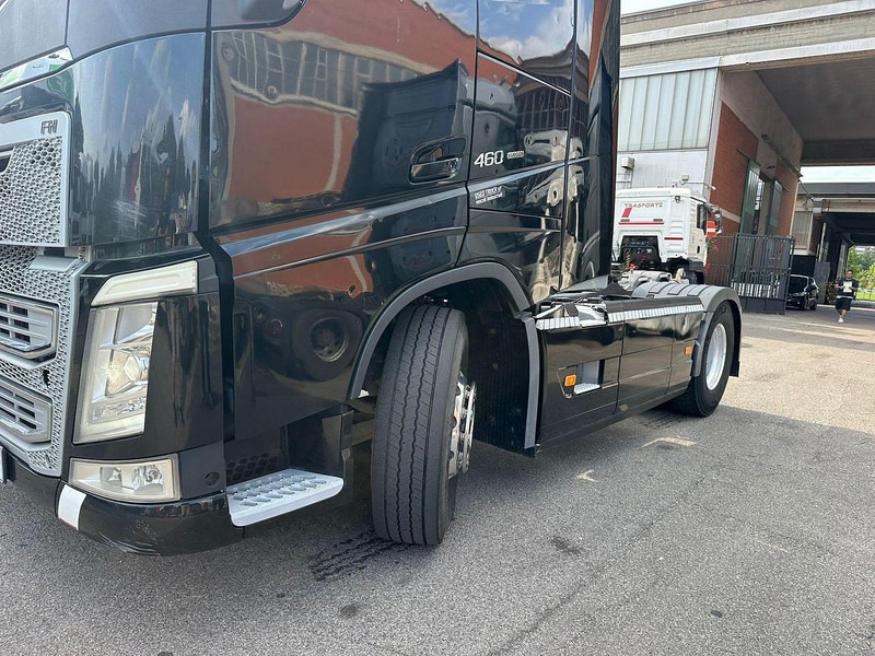 Volvo FH 460 - Nyergesvontató: 4 kép. Volvo FH 460 - Nyergesvontató: 4 kép.