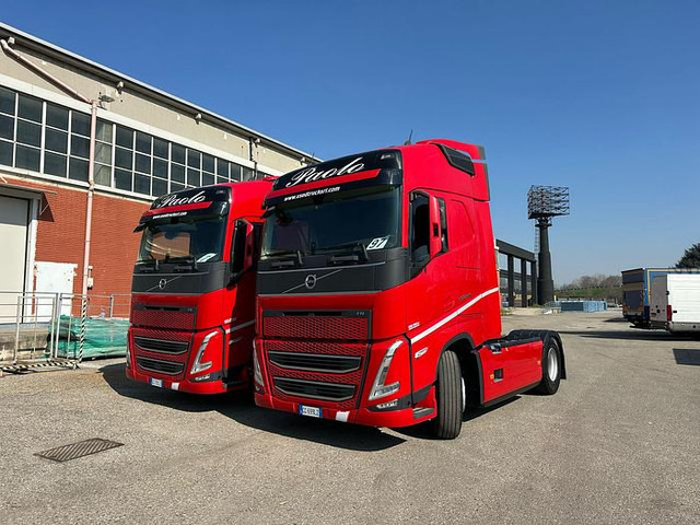 Volvo FH 500 - Nyergesvontató: 3 kép. Volvo FH 500 - Nyergesvontató: 3 kép.