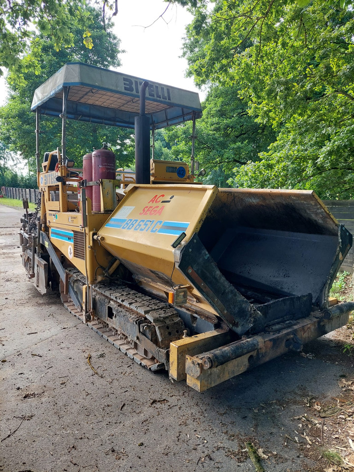 BITELLI BB651 Caterpillar - Útburkológép: 1 kép. BITELLI BB651 Caterpillar - Útburkológép: 1 kép.