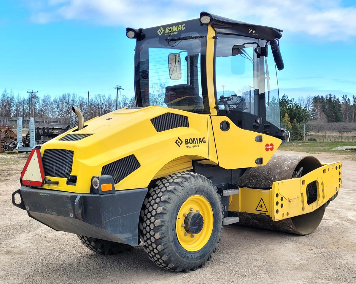 BOMAG BW145D-5 EPA - Henger: 3 kép. BOMAG BW145D-5 EPA - Henger: 3 kép.