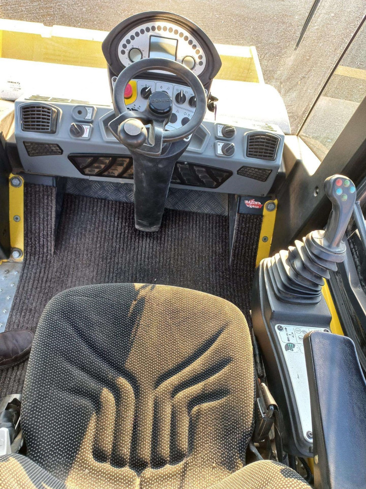 BOMAG BW177D-5 - Talajtömörítő: 5 kép. BOMAG BW177D-5 - Talajtömörítő: 5 kép.
