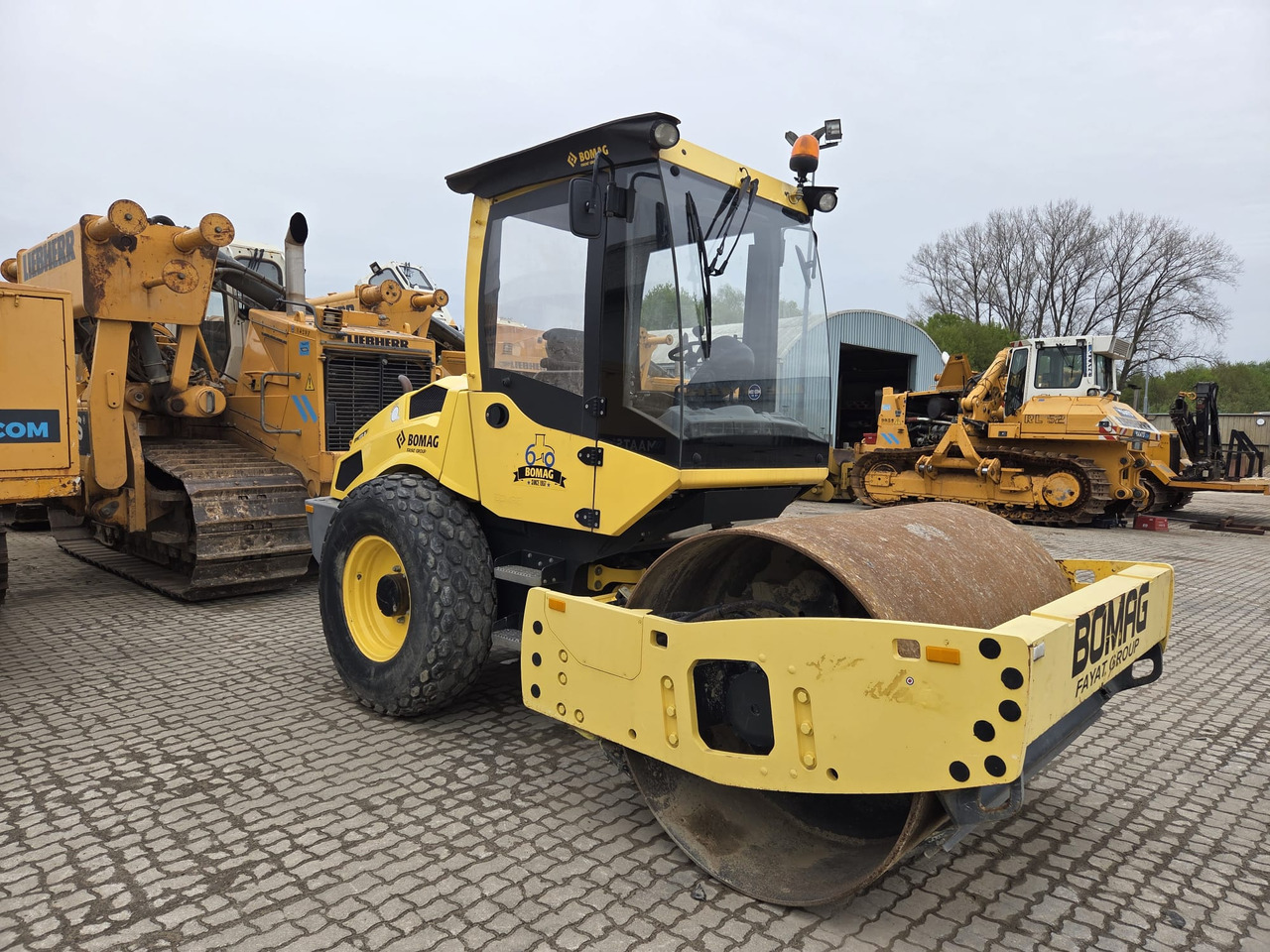 BOMAG BW177D-5 - Talajtömörítő: 3 kép. BOMAG BW177D-5 - Talajtömörítő: 3 kép.