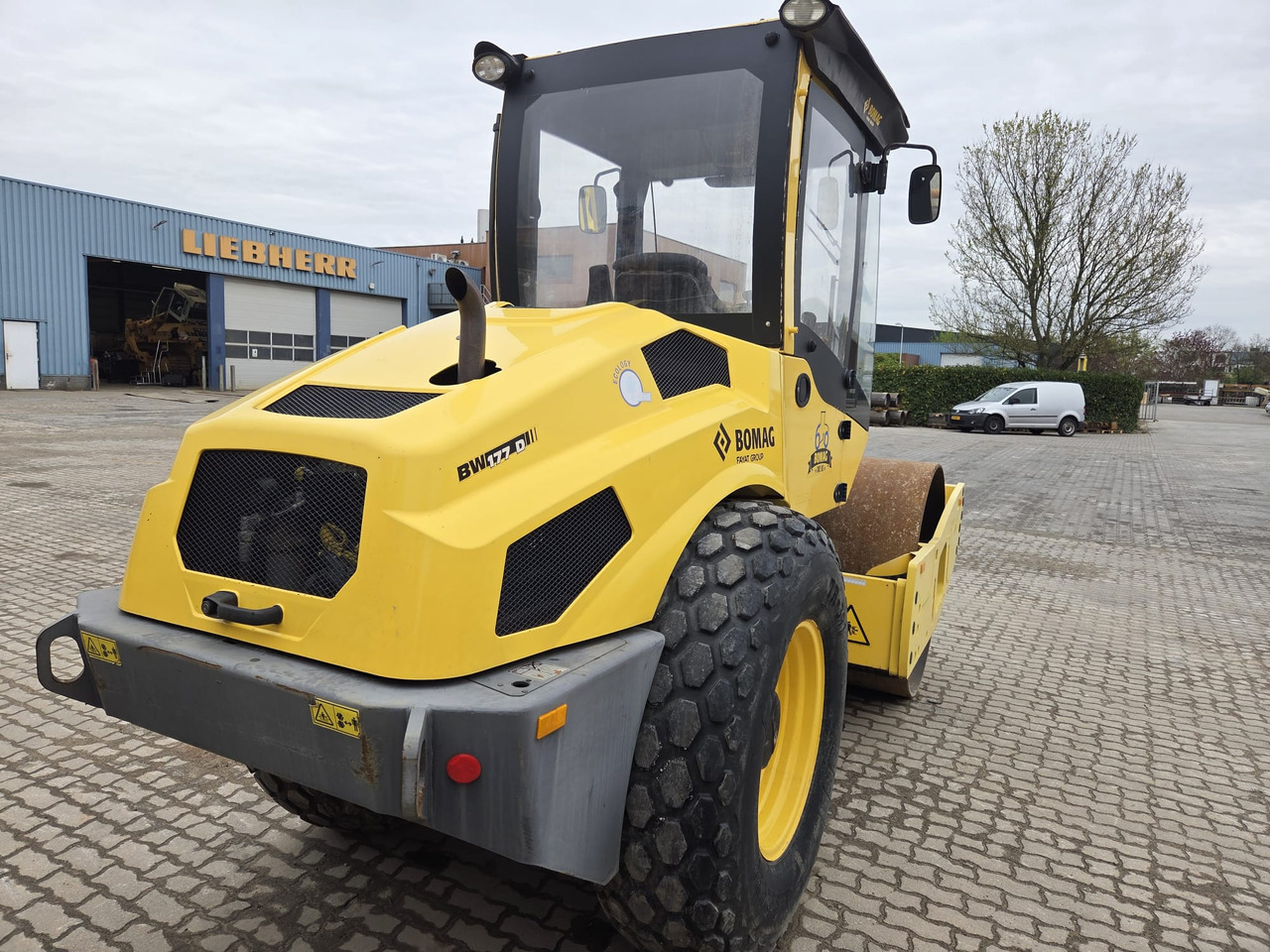 BOMAG BW177D-5 - Talajtömörítő: 2 kép. BOMAG BW177D-5 - Talajtömörítő: 2 kép.