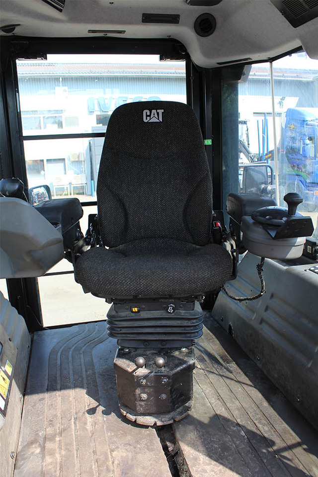 CATERPILLAR CD10 - Úthenger: 5 kép. CATERPILLAR CD10 - Úthenger: 5 kép.