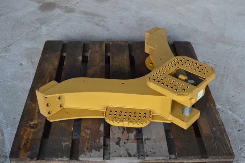 CATERPILLAR D5N Tow hook - Csörlő - Buldózer: 1 kép. CATERPILLAR D5N Tow hook - Csörlő - Buldózer: 1 kép.