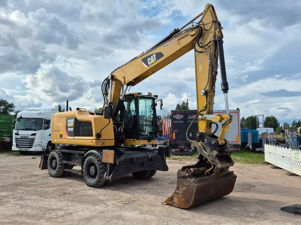 CATERPILLAR M316F EPA - Gumikerekes kotró: 3 kép. CATERPILLAR M316F EPA - Gumikerekes kotró: 3 kép.