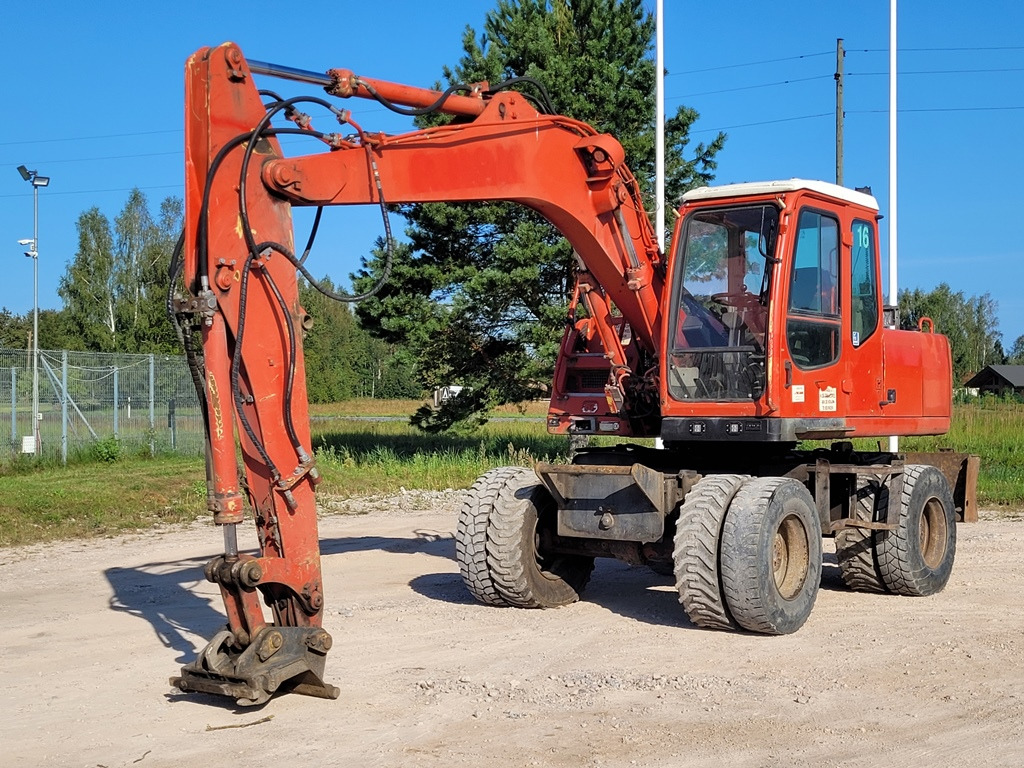 FURUKAWA W725 LS - Gumikerekes kotró: 1 kép. FURUKAWA W725 LS - Gumikerekes kotró: 1 kép.