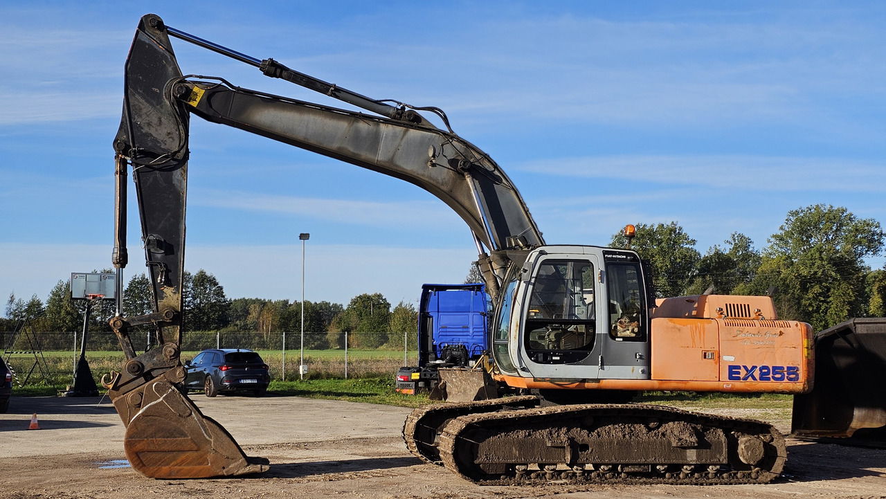 HITACHI EX255 - Lánctalpas kotró: 1 kép. HITACHI EX255 - Lánctalpas kotró: 1 kép.