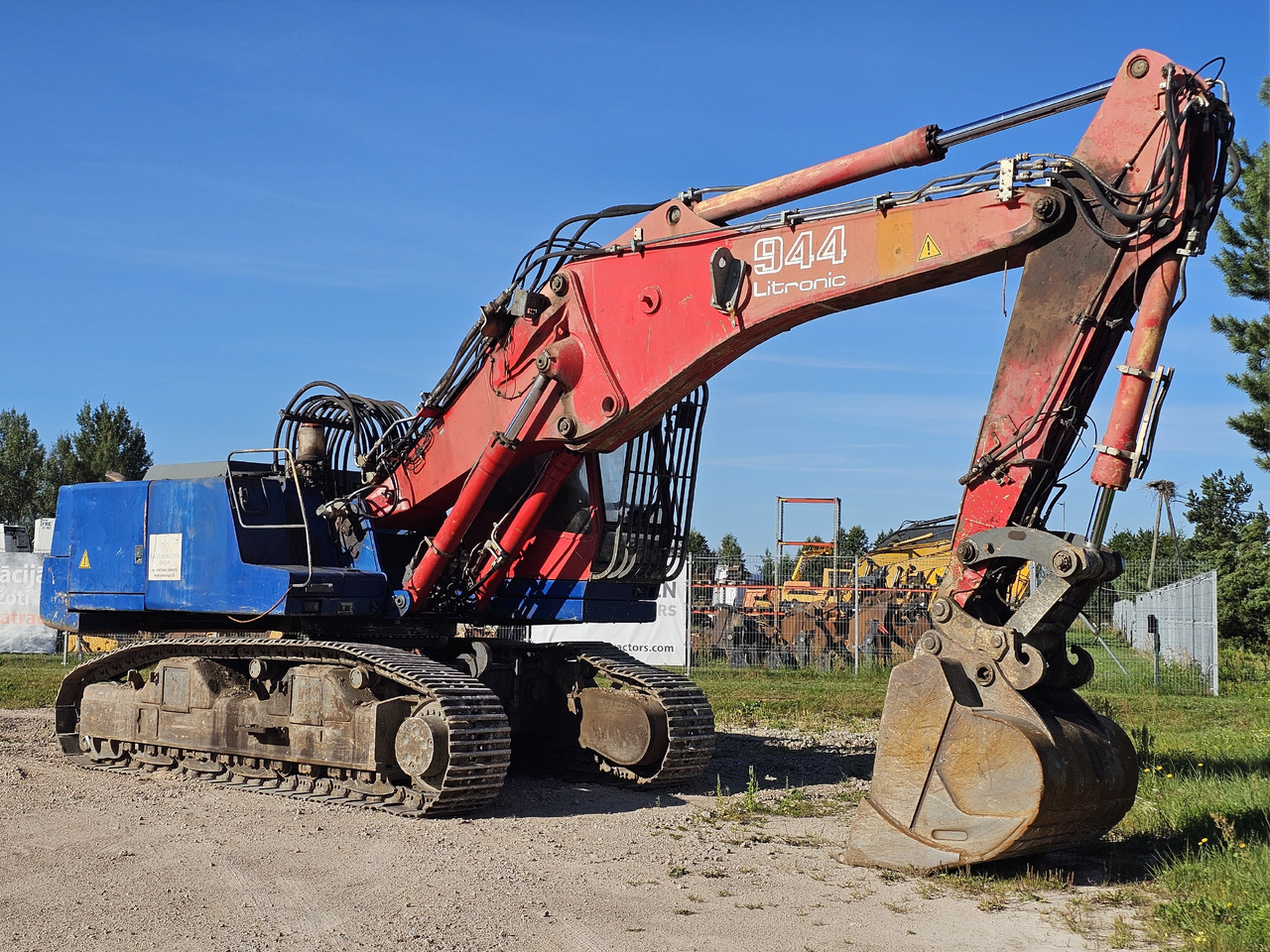 LIEBHERR R944B VH-HD. UHD boom and standart boom included. - Bontó kotrógép: 3 kép. LIEBHERR R944B VH-HD. UHD boom and standart boom included. - Bontó kotrógép: 3 kép.