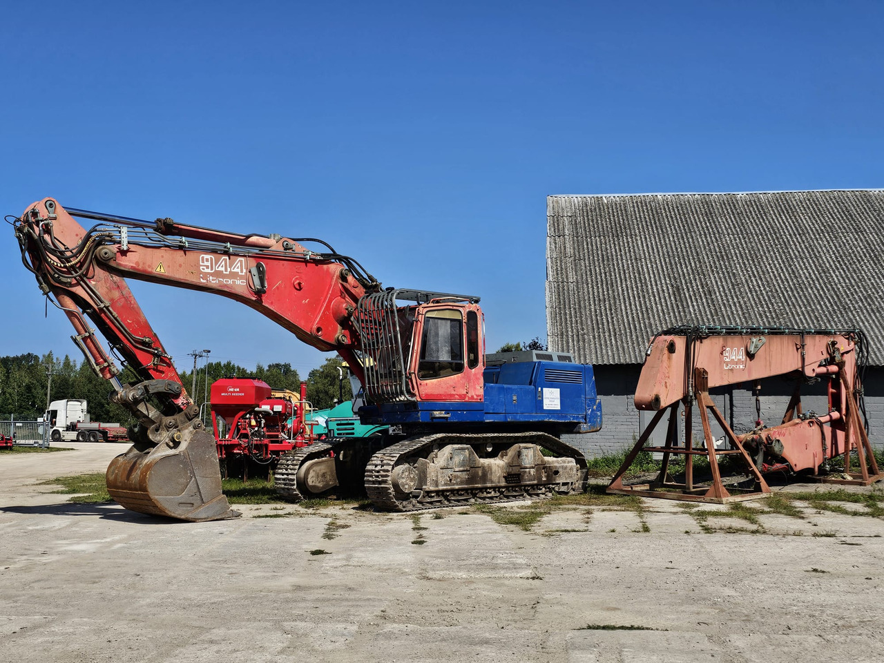 LIEBHERR R944B VH-HD. UHD boom and standart boom included. - Bontó kotrógép: 3 kép. LIEBHERR R944B VH-HD. UHD boom and standart boom included. - Bontó kotrógép: 3 kép.
