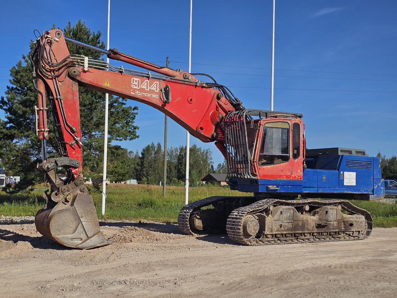 LIEBHERR R944B VH-HD. UHD boom and standart boom included. - Bontó kotrógép: 2 kép. LIEBHERR R944B VH-HD. UHD boom and standart boom included. - Bontó kotrógép: 2 kép.