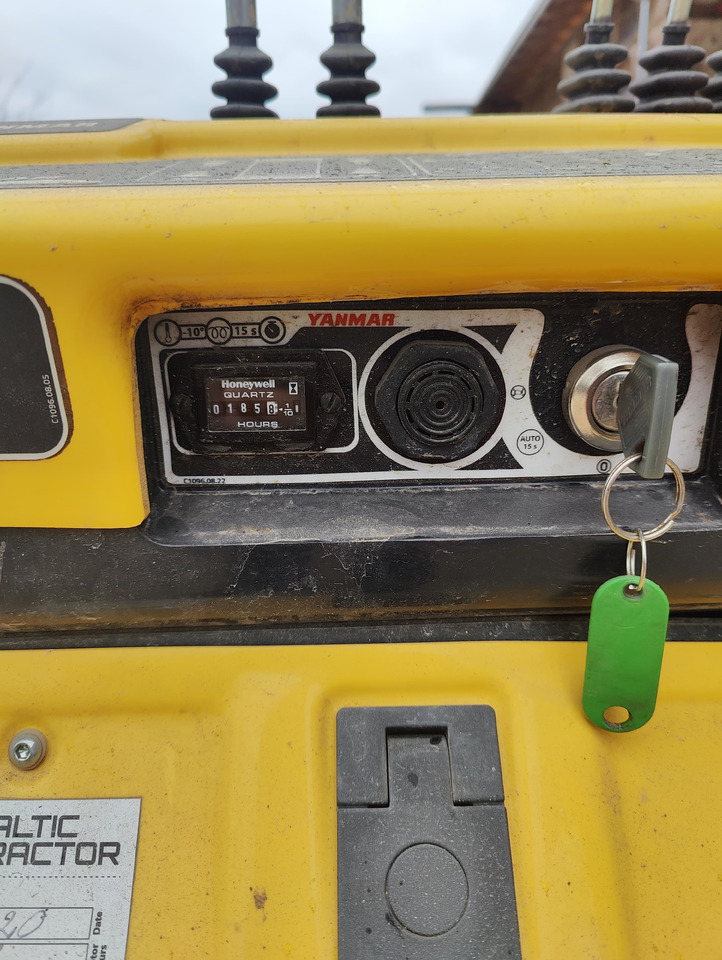 YANMAR C08 POWER - Lánctalpas dömper: 4 kép. YANMAR C08 POWER - Lánctalpas dömper: 4 kép.