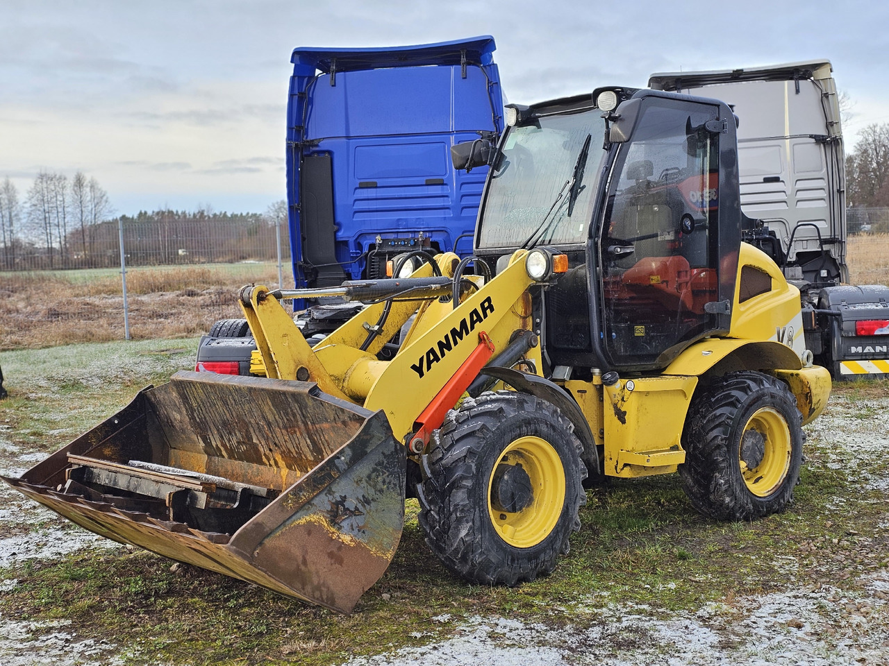 YANMAR V8, 744 hours! - Gumikerekes homlokrakodó: 1 kép. YANMAR V8, 744 hours! - Gumikerekes homlokrakodó: 1 kép.