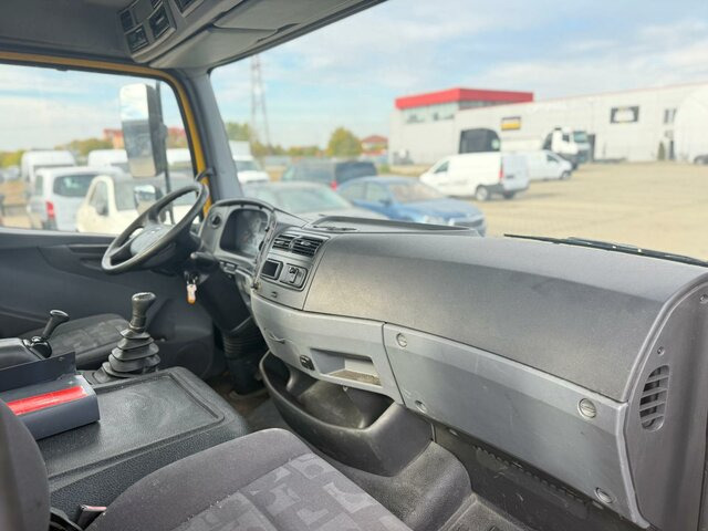 MERCEDES-BENZ Atego 1022 L Pritsche / Klima / Tachograph... - Vontató: 4 kép. MERCEDES-BENZ Atego 1022 L Pritsche / Klima / Tachograph... - Vontató: 4 kép.