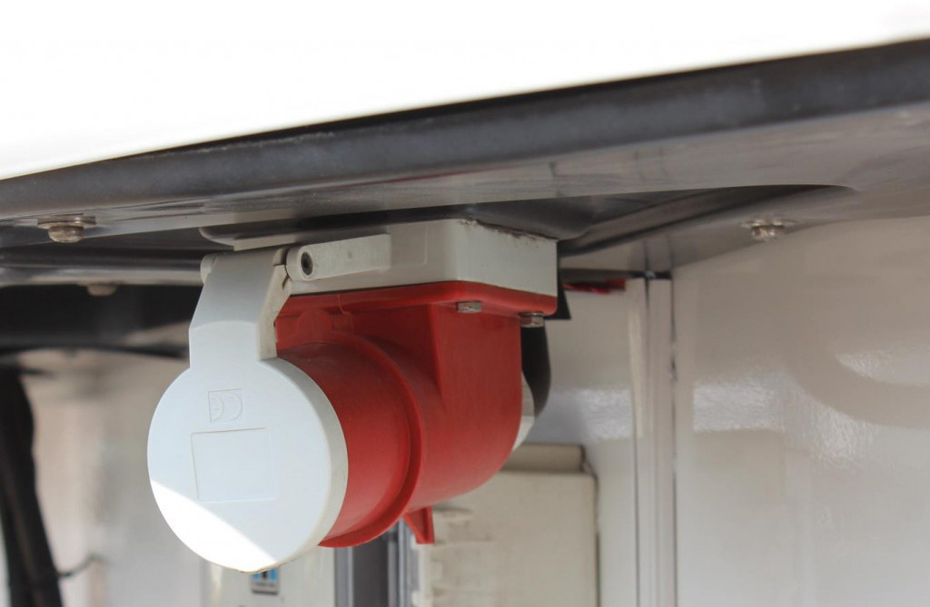 Chereau 3-Achser Kühlanhänger CV 1350 Türen FRC - Pótkocsi hűtős: 3 kép. Chereau 3-Achser Kühlanhänger CV 1350 Türen FRC - Pótkocsi hűtős: 3 kép.