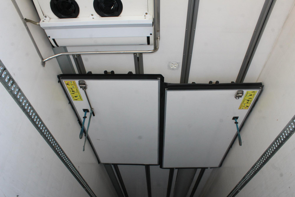 Chereau CV 1950Mt. 2,6h Strom Bi-Multi-Temp. LBW FRC 28 - Félpótkocsi hűtős: 2 kép. Chereau CV 1950Mt. 2,6h Strom Bi-Multi-Temp. LBW FRC 28 - Félpótkocsi hűtős: 2 kép.