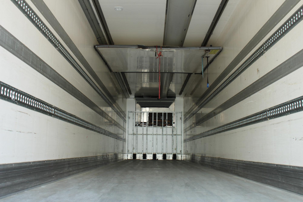 Chereau TK SLXi Spectrum Bi-Multi-Temp. TW FRC 26 - Félpótkocsi hűtős: 2 kép. Chereau TK SLXi Spectrum Bi-Multi-Temp. TW FRC 26 - Félpótkocsi hűtős: 2 kép.