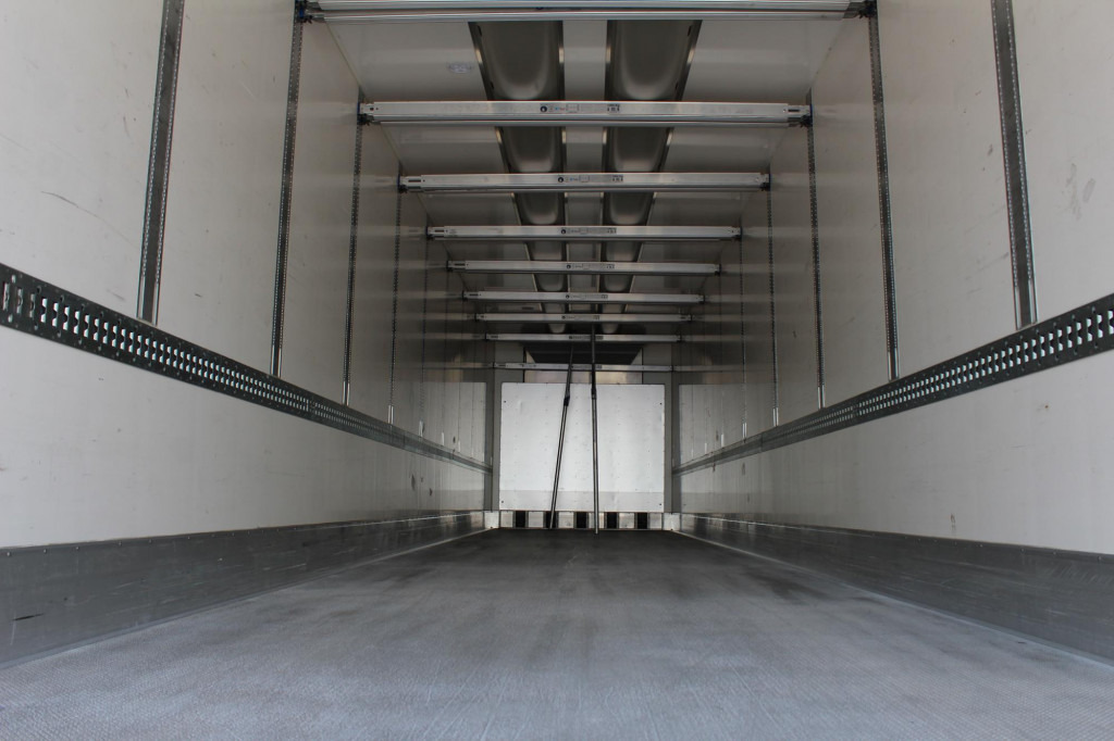 Chereau Thermo King Advancer A400 DS Strom Blumen SAF - Félpótkocsi hűtős: 2 kép. Chereau Thermo King Advancer A400 DS Strom Blumen SAF - Félpótkocsi hűtős: 2 kép.