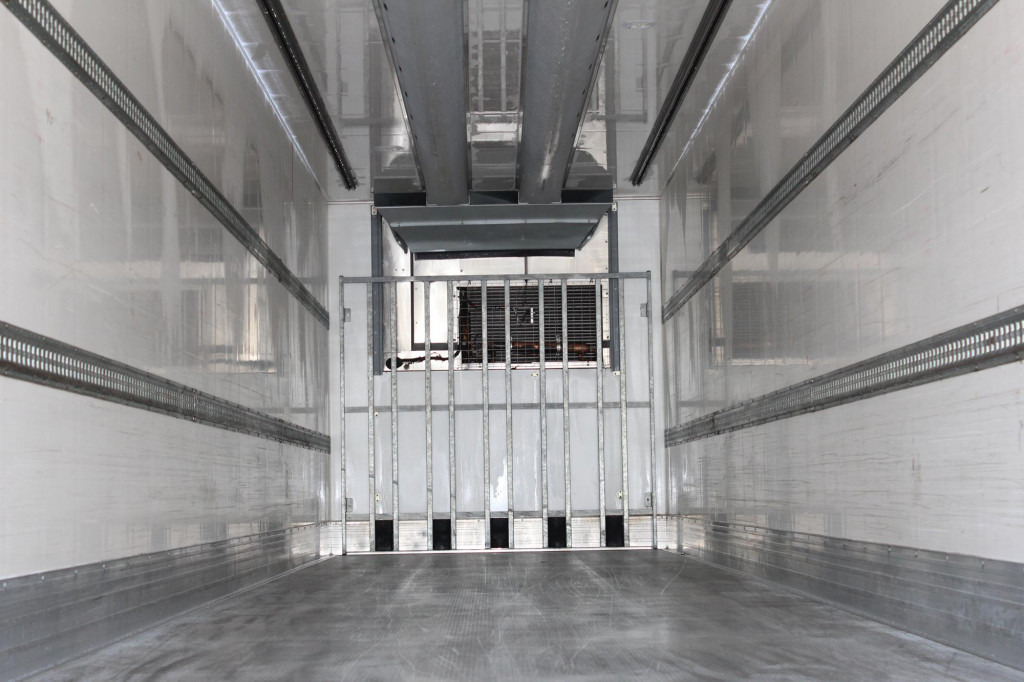 Chereau Thermo King SLXe 200 Aluboden FRC 06 2025 - Félpótkocsi hűtős: 3 kép. Chereau Thermo King SLXe 200 Aluboden FRC 06 2025 - Félpótkocsi hűtős: 3 kép.